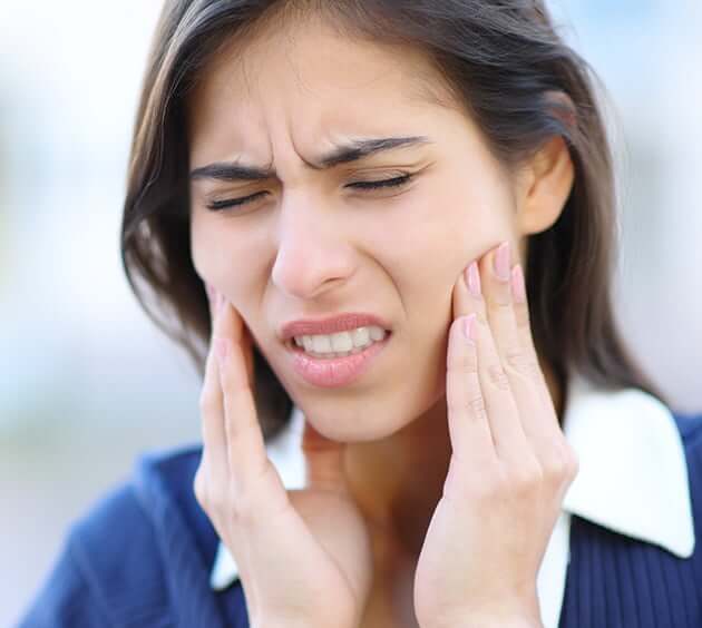 woman with jaw pain