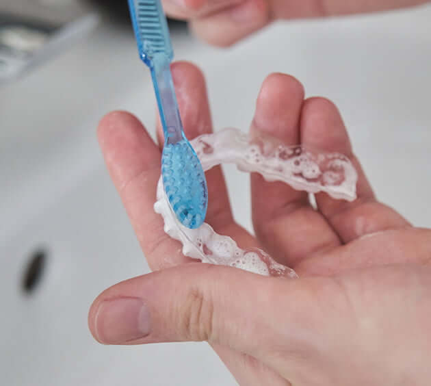 toothbrush cleaning nightguards