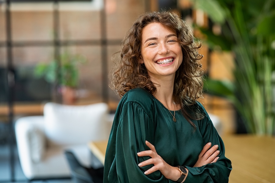 woman smiling thinkign about smile habits or dental habits that will lead to a healthy smile in 2026
